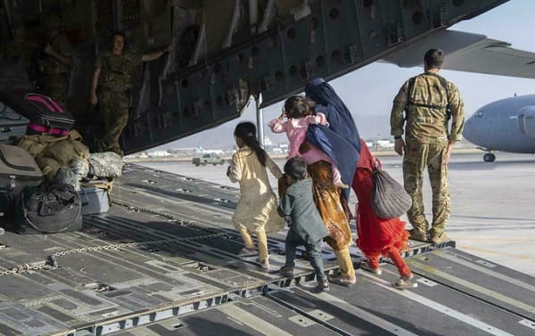 Afganistán, evacuación de civiles