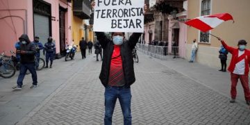 Perú protestas contra Héctor Bejar