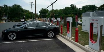 Coche eléctricos. distribuidor Tesla