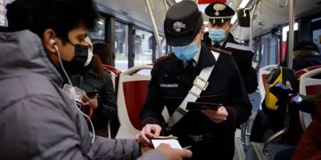 Roma, control certificado vacunación