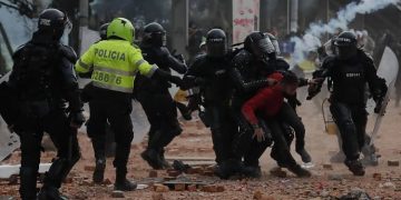 Colombia abuso policial, baja democracia HRW