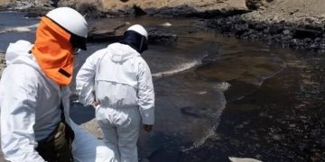 derrame petroleo Perú, volcan Tonga
