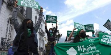 Ecuador, legalización aborto, violaciones,derechos