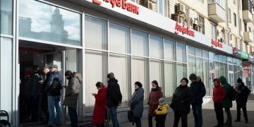 Rusia filas en los bancos