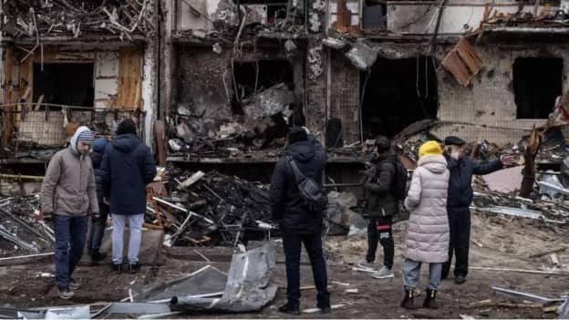 Kiev, edificio bombardeado. Guerra Rusia Ucrania