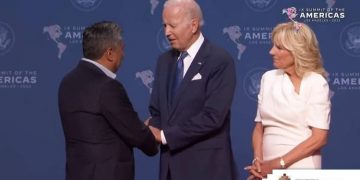 Biden y Mayta. cumbre de las américas