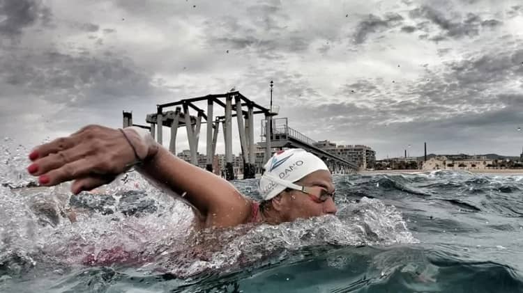 Nora Toledano, nadando, latinoamerica