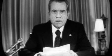 Richard Nixon renuncia, Watergate