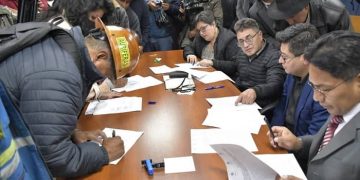 ministerio economía y cooperativistas firman acuerdo por impuestos, áreas protegidas