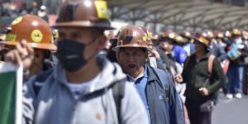 Mineros cooperativistas, bloquean la Paz