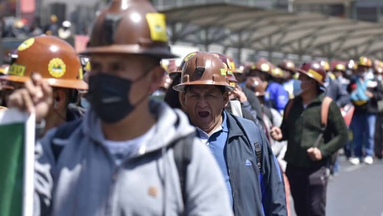 Mineros cooperativistas, bloquean la Paz