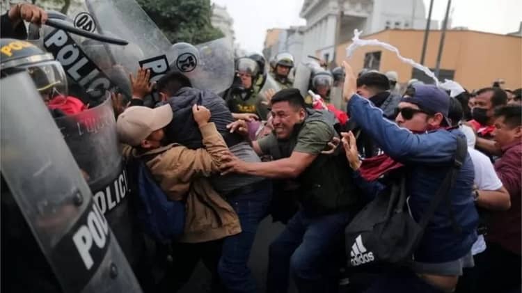 Perú, enfrentamientos, crisis política