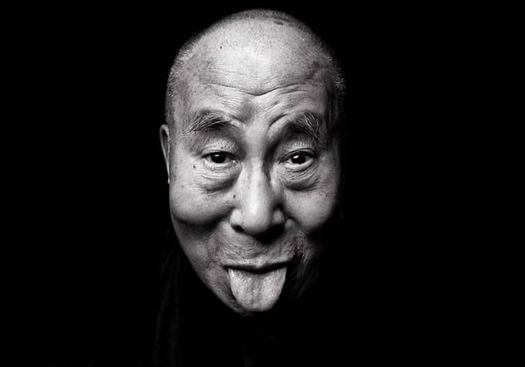 dalai lama, chupar la lengua