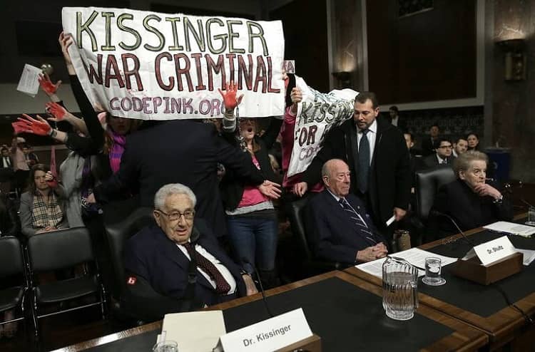 kissinger, protestas en su contra EEUU