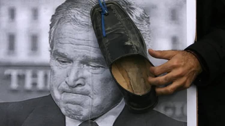 Muntadhar al-Zaidi lanza zapato a Bush Irak