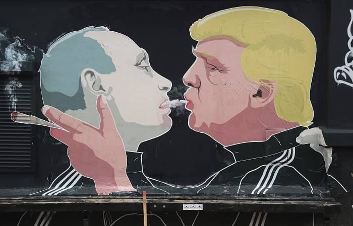 mural Putin y Trump