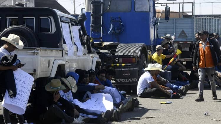 bloqueo transporte pesado, escasez de dólares