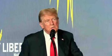 trump abuchead y a silbidos EEUU