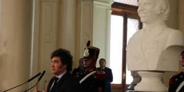 Milei inaugura busto de Menem en Casa Rosada