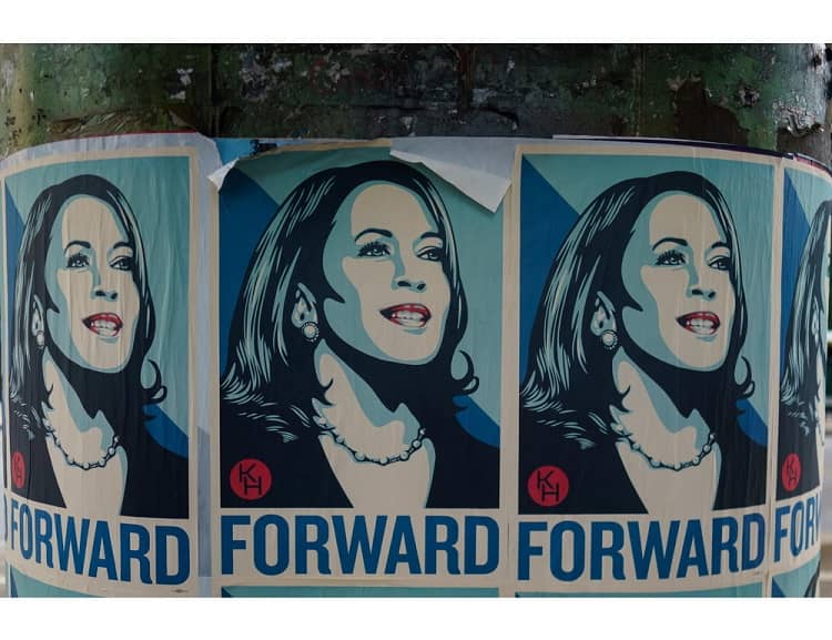 kamala harris afiche elecciones eeuu 2024