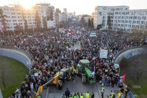 Serbia protestas estudiantiles novi sad 2025