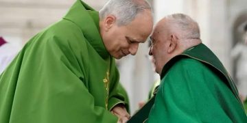 papa León XIV y Francisco