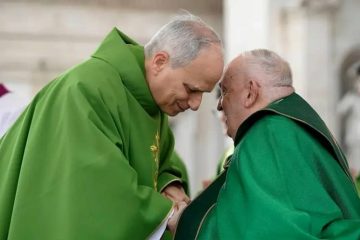 papa León XIV y Francisco