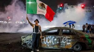 bandera méxico en Los Angeles, eeuu redadas migratorias