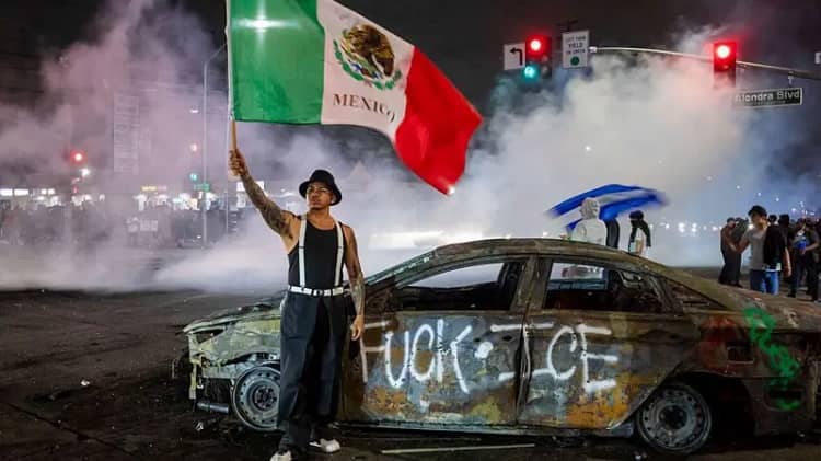 bandera méxico en Los Angeles, eeuu redadas migratorias