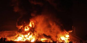 Misil israelita impacta en Planta petroleo de Irán