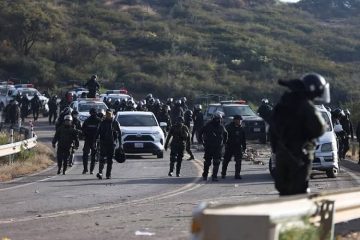 llallagua policía desbloquea carretera 2025