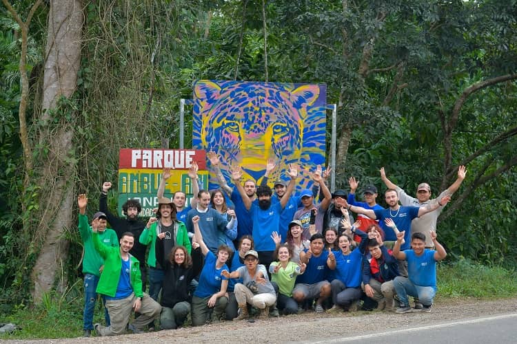 voluntarios CIWY parque ambue ari foto 5
