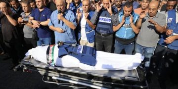 periodistas en gaza asisten a la muerte de un colega