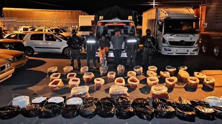 ecuador incauta explosivos que iban a Colombia