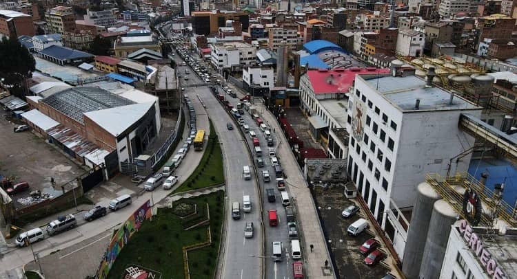 filas por combustible La Paz 2025