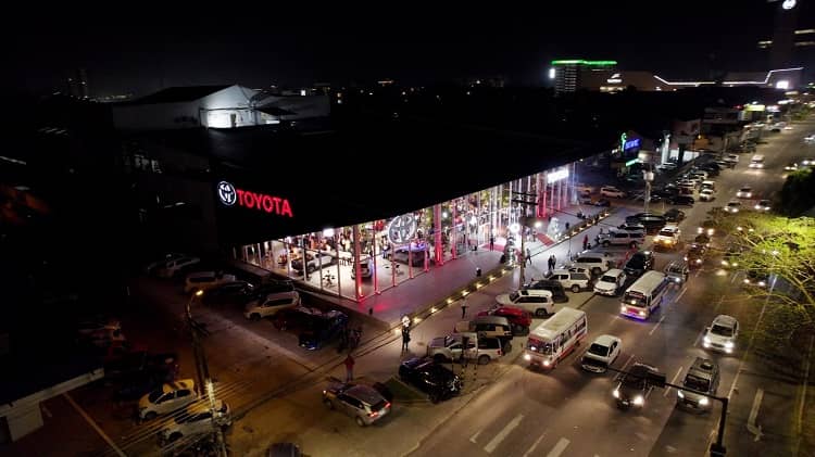 showroom Toyosa Santa Cruz