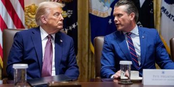 Donald Trump y Pete Hegseth