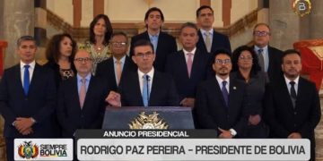 rodrigo paz y gabinete conferencia de prensa ajuste económico