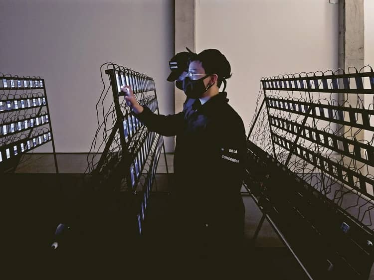 granjas de bots/ clics foto Nicolás Consuegra - Gaceta