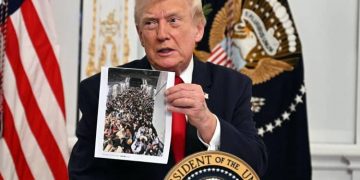 trump suspende ciudadanía y residencia a 19 países