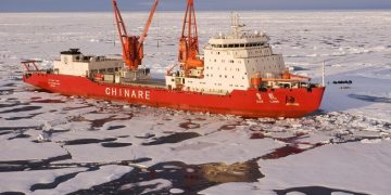 buque rompehielos del instituto investigación polar china en el ártico