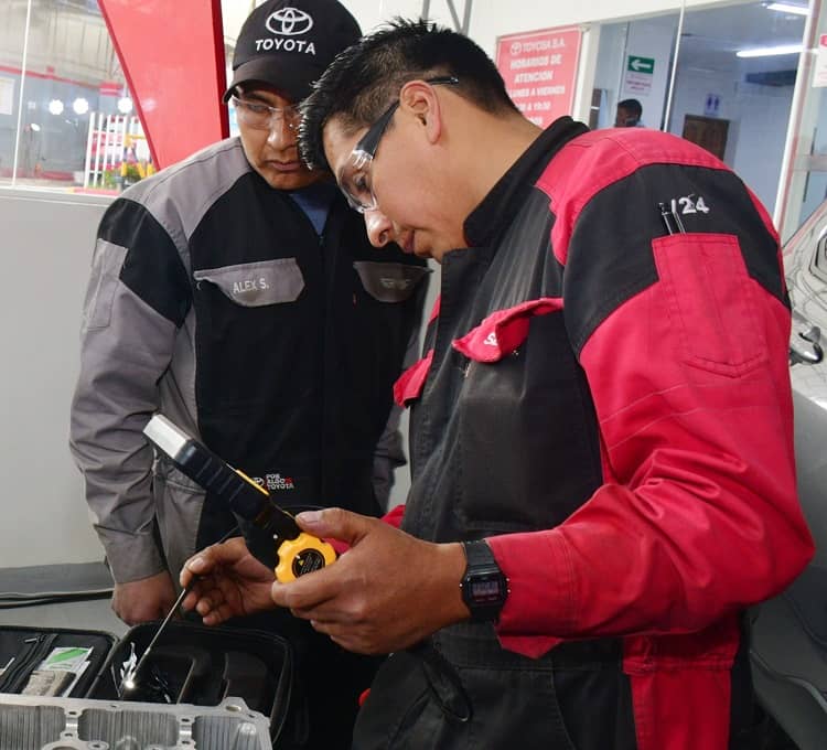 toyota limpieza motor bolivia