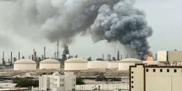 bahrein refinería de petróleo atacada por irán 9marzo2026