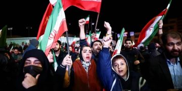 iran población celebra alto el fuego con eeuu