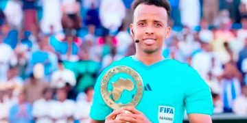 Omar Abdulkadir Artan, elegido mejor árbitro de África en 2025.
