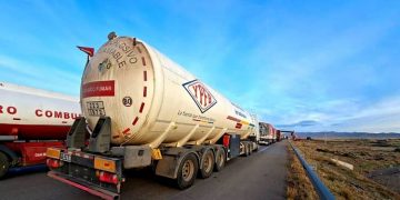 ypfb camión combustible en Konani