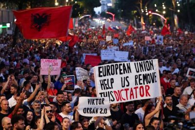 albania protestas contra complejo turístico privado de lujo
