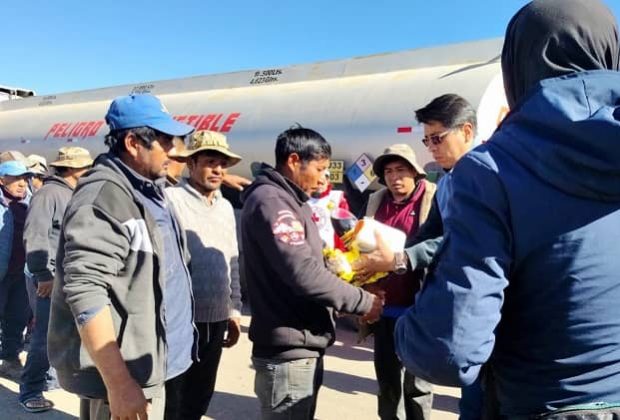Defensoría del pueblo ayuda humanitaria transportistas barados patacamaya