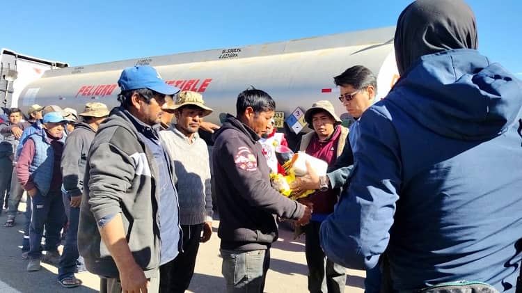 Defensoría del pueblo ayuda humanitaria transportistas barados patacamaya