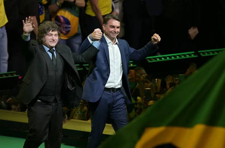milei y flavio bolsonaro en brasil